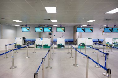 Phuket, Tayland - Kasım, 2015 yaklaşık: Phuket Uluslararası Havaalanı'nda alan iade. Phuket Uluslararası Havaalanı Tayland Phuket il hizmet veren uluslararası bir havaalanı olduğunu.