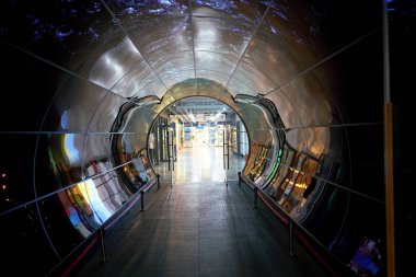 Seoul, Güney Kore - Haziran, 2017 yaklaşık: Namsan Seul Kulesi 1f - Oled tünel. OLED paneller Seviye 1-4 Namsan Seul kuleden her yerde görüntülenir.