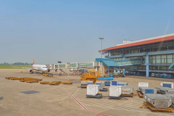 Hanoi Vietnam Mei 2015 Vliegtuigen Asfalt Internationale Luchthaven Noi Bai — Stockfoto