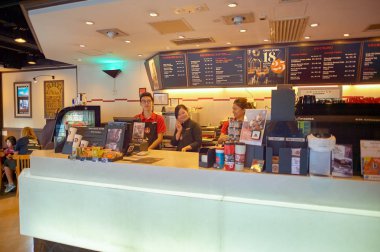 Hong Kong - 25 Ekim 2015: Pasifik kahve Hong Kong, personel