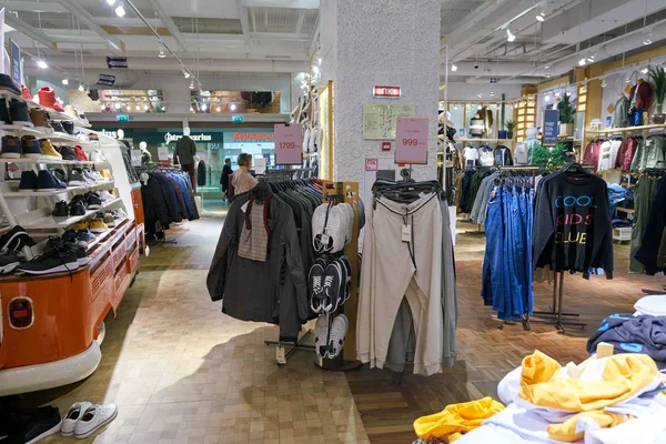 圣彼得堡 俄罗斯 2017年8月 内拉和熊商店在莱里亚购物中心 拉熊是西班牙的服装和配件零售商 — 图库照片