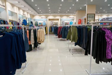 Rusya, Saint Petersburg - Ağustos, 2017 yaklaşık: Finn Flare mağazasında Galeria alışveriş merkezi