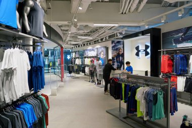 South Korea, Busan - Mayıs, 2017 yaklaşık: Inside altında zırh mağaza, Lotte mağazası 