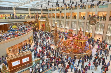 Çin, Hong Kong - 25 Aralık 2015: Landmark Alışveriş Merkezi Hong Kong, Noel süsleri