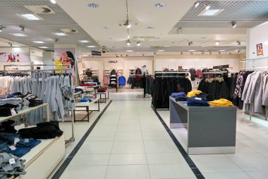 Rusya, Saint Petersburg - Ekim, 2017 yaklaşık: Inside Stockmann Nevsky Merkezi, Alışveriş Merkezi, Saint Petersburg