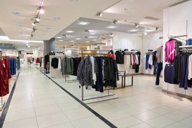 Rusya, Saint Petersburg - Ekim, 2017 yaklaşık: Inside Stockmann Nevsky Merkezi, Alışveriş Merkezi, Saint Petersburg