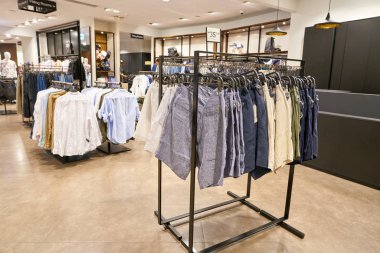 South Korea, Busan - 28 Mayıs 2017: Inside Zara Dükkanı, Lotte mağazası