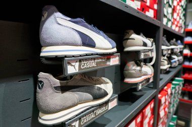 Rusya, Saint Petersburg - Ekim, 2017 yaklaşık: Inside Puma Saint Petersburg'da mağaza