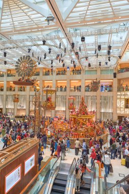 Çin, Hong Kong - 25 Aralık 2015: Landmark Alışveriş Merkezi Hong Kong, Noel süsleri