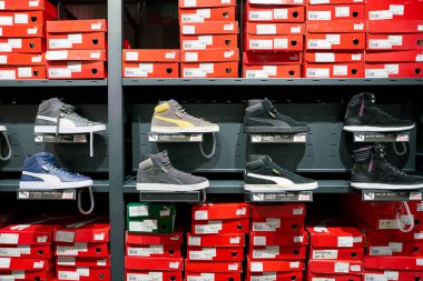 Rusya, Saint Petersburg - Ekim, 2017 yaklaşık: Inside Puma Saint Petersburg'da mağaza