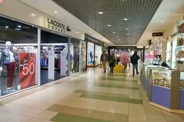 Rusya Saint Petersburg Ekim 2017 Yaklaşık Lacoste Outlet Alışveriş Merkezi — Stok fotoğraf