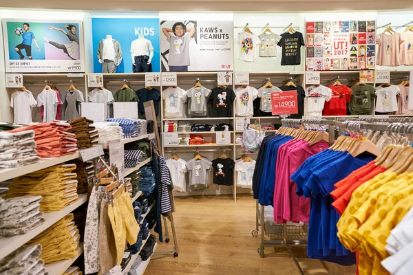 Corea Del Sur Busan Mayo 2017 Dentro Tienda Uniqlo Lotte — Foto de Stock