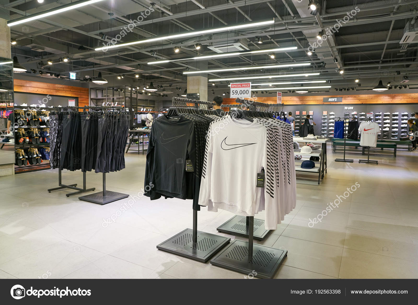 nike store mens clothing