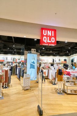 South Korea, Busan - 28 Mayıs 2017: Uniqlo mağaza, Lotte mağaza, Japon casual giyim tasarımcı, üretici ve perakendeci