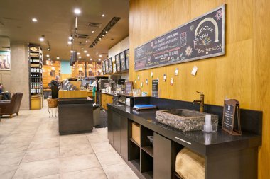 Rusya, Saint Petersburg - Ekim, 2017 yaklaşık: Saint Petersburg Inside Starbucks kahve dükkanı