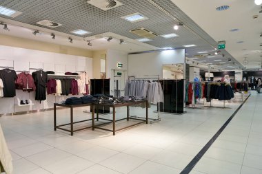 Rusya, Saint Petersburg - Ekim, 2017 yaklaşık: Inside Stockmann Nevsky Merkezi, Alışveriş Merkezi, Saint Petersburg