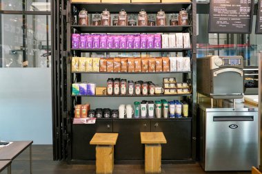 Rusya, Saint Petersburg - Ekim, 2017 yaklaşık: Kahve Starbucks coffee shop Saint Petersburg'daki Satılık