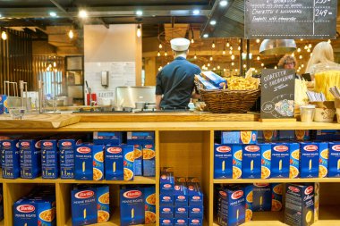 Rusya, Saint Petersburg - Ağustos, 2017 yaklaşık: Pazar restoranda Galeria alışveriş merkezi içinde