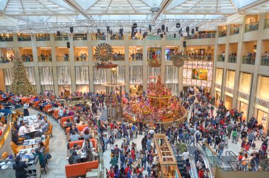 Çin, Hong Kong - 25 Aralık 2015: Landmark Alışveriş Merkezi Hong Kong, Noel süsleri