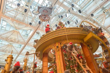 Çin, Hong Kong - 25 Aralık 2015: Landmark Alışveriş Merkezi Hong Kong, Noel süsleri