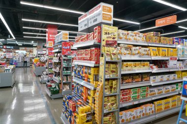 South Korea, Busan - 25 Mayıs 2017: Busan, Lotte Mart içinde
