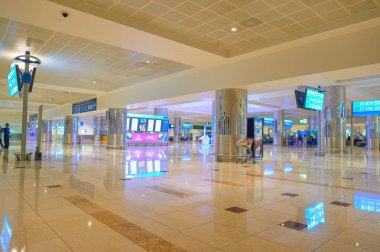 Birleşik Arap Emirlikleri, Dubai - Kasım, 2015 yaklaşık: Dubai Havalimanı içinde