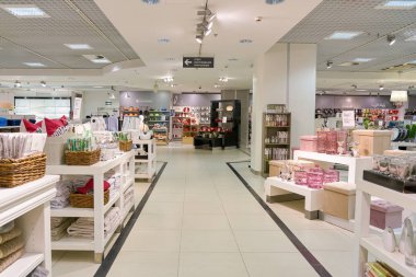 Rusya, Saint Petersburg - Ekim, 2017 yaklaşık: Inside Stockmann Nevsky Merkezi, Alışveriş Merkezi, Saint Petersburg