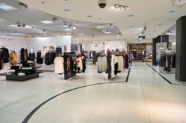 Rusya, Saint Petersburg - Ekim, 2017 yaklaşık: Inside Stockmann Nevsky Merkezi, Alışveriş Merkezi, Saint Petersburg