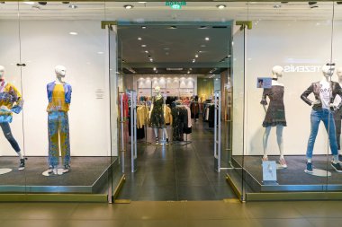 Russiasaint Petersburg - Ağustos, 2017 yaklaşık: Inside Motivi mağaza Galeria alışveriş merkezi