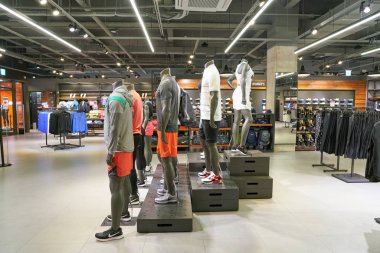 South Korea, Busan - 25 Mayıs 2017: Inside Nike mağaza Busan Lotte Merkezi