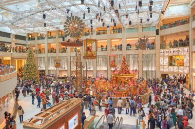 Çin, Hong Kong - 25 Aralık 2015: Landmark Alışveriş Merkezi Hong Kong, Noel süsleri