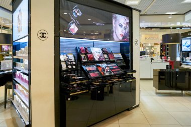 Rusya, Saint Petersburg - Ekim, 2017 yaklaşık: Inside Stockmann Nevsky Merkezi, Alışveriş Merkezi, Saint Petersburg