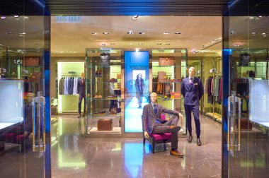 Çin, Hong Kong - 25 Ekim 2015: Inside Landmark Alışveriş Merkezi