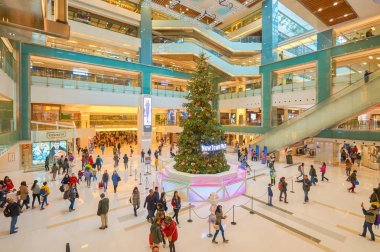Çin, Hong Kong - 26 Aralık 2015: Xmas ağacı yeni şehir Plaza