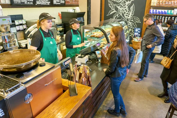 Rússia Saint Petersburg Circa October 2017 Dentro Café Starbucks Empresa — Fotografia de Stock