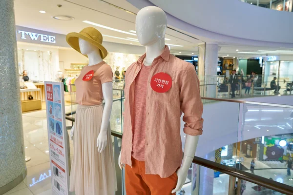 South Korea Busan May 2017 Mannequins Store Lotte Mall Busan — Stock Photo, Image