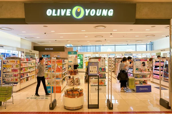 Korea Południowa Busan Maja 2017 Młodzi Oliwek Sklep Towarowym Lotte — Zdjęcie stockowe