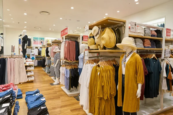 South Korea Busan Mei 2017 Dalam Toko Uniqlo Lotte Department — Stok Foto