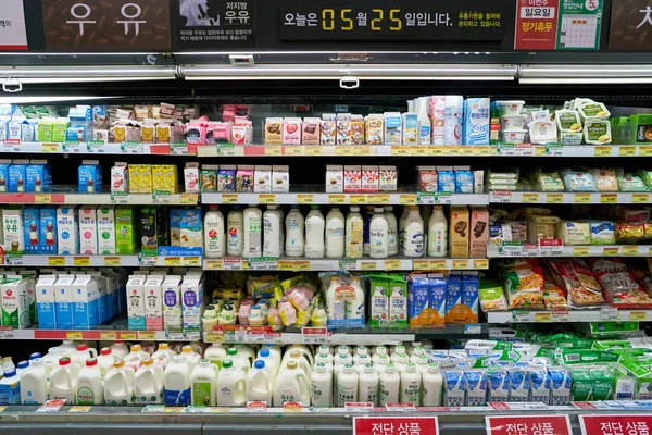 Sydkorea Busan Circa Maj 2017 Mejeriprodukter Utställda Stormarknad Busan — Stockfoto