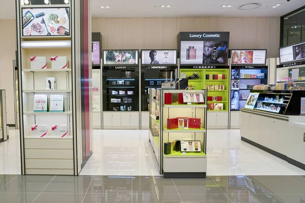 South Korea, Busan - 25 Mayıs 2017: Kozmetik Lotte alışveriş merkezinde görüntüleme 