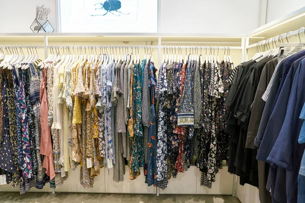 Güney Kore, Busan - 25 Mayıs 2017: Mill stüdyo Merkezi'nde sergilenen ürünler Lotte alışveriş merkezinde mağaza