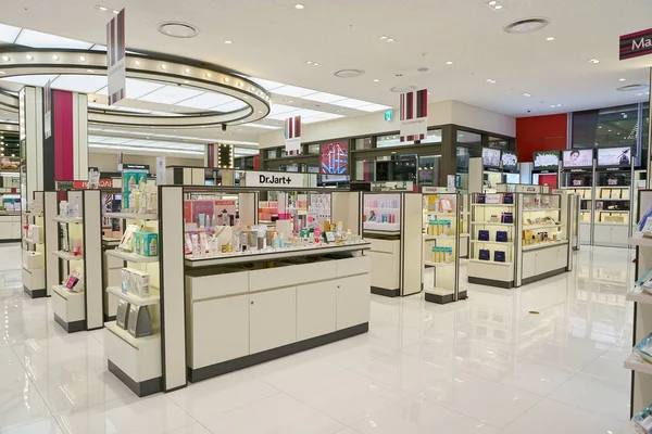 South Korea, Busan - 25 Mayıs 2017: Kozmetik Lotte alışveriş merkezinde görüntüleme 