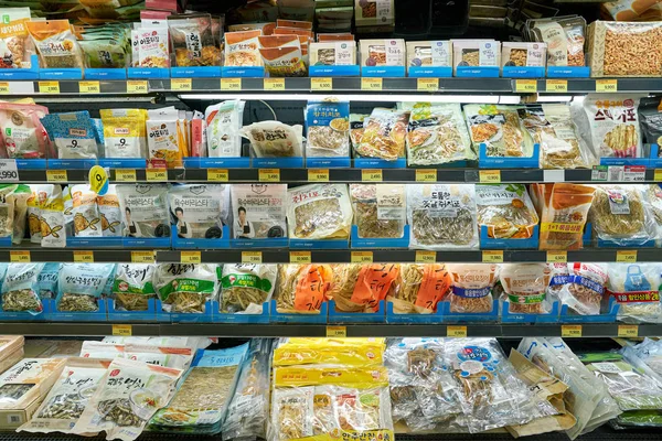 Corea Del Sur Busan Circa May 2017 Estantes Con Alimentos —  Fotos de Stock