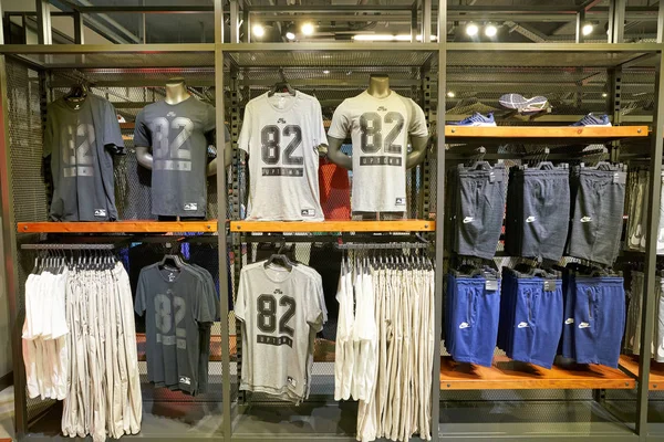 South Korea, Busan - 25 Mayıs 2017: Inside Nike mağaza Busan Lotte Merkezi