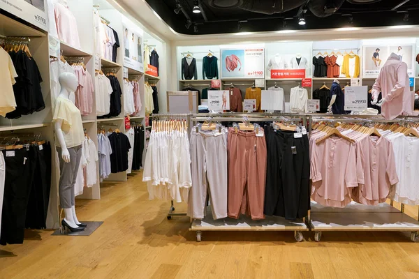 Südkorea Busan Mai 2017 Uniqlo Store Lotte Department Store Japanischer — Stockfoto