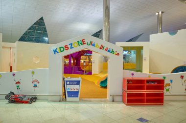 Birleşik Arap Emirlikleri, Dubai - Kasım, 2015 yaklaşık: Çocuklar bölgesi Dubai Uluslararası Havalimanı