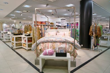 Rusya, Saint Petersburg - Ekim, 2017 yaklaşık: Inside Stockmann Nevsky Merkezi, Alışveriş Merkezi, Saint Petersburg