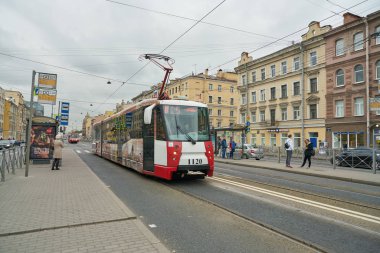 Rusya, Saint Petersburg - Eylül, 2017 yaklaşık: Gündüz, Saint Petersburg'daki tramvay