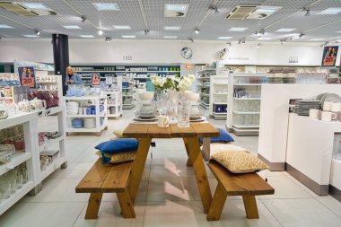 Rusya, Saint Petersburg - Ekim, 2017 yaklaşık: Inside Stockmann Nevsky Merkezi, Alışveriş Merkezi, Saint Petersburg