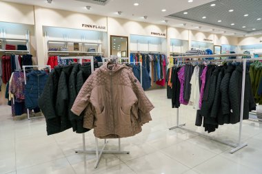 Rusya, Saint Petersburg - Ağustos, 2017 yaklaşık: Finn Flare mağazasında Galeria alışveriş merkezi